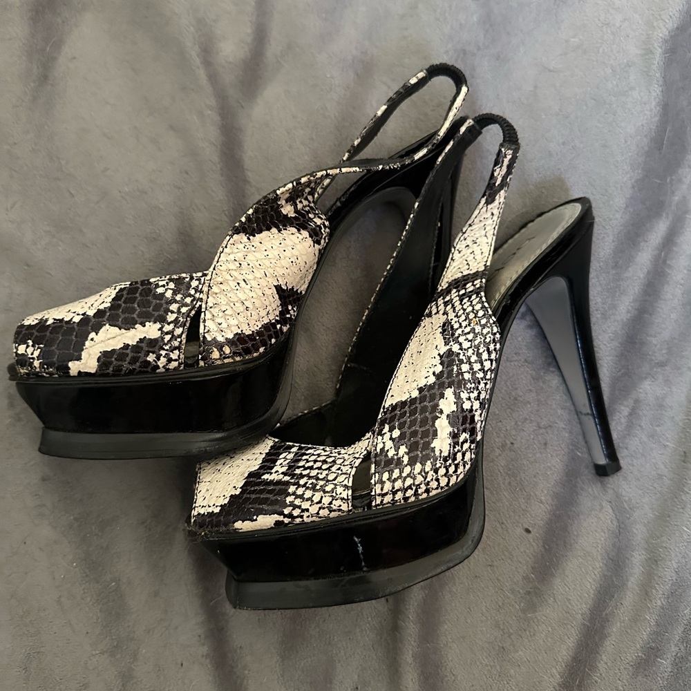 Stylish Black and White Snake Print Women's Heels